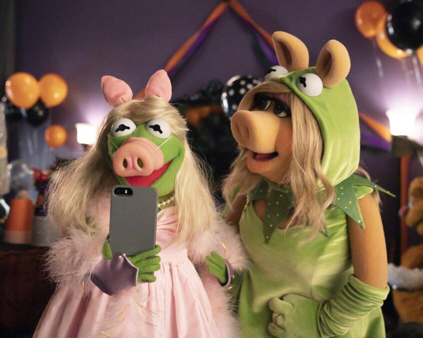 Kermit the Frog and Miss Piggy are back in Muppet Haunted Mansion. Picture: Disney